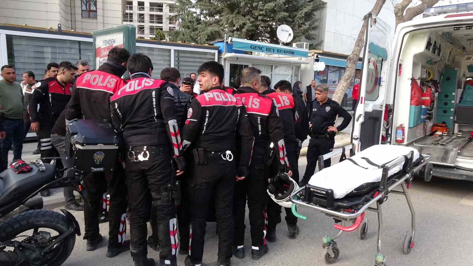 malatyada yunus timleri kaza yapti 2 polis yarali 3 UPw9d89I