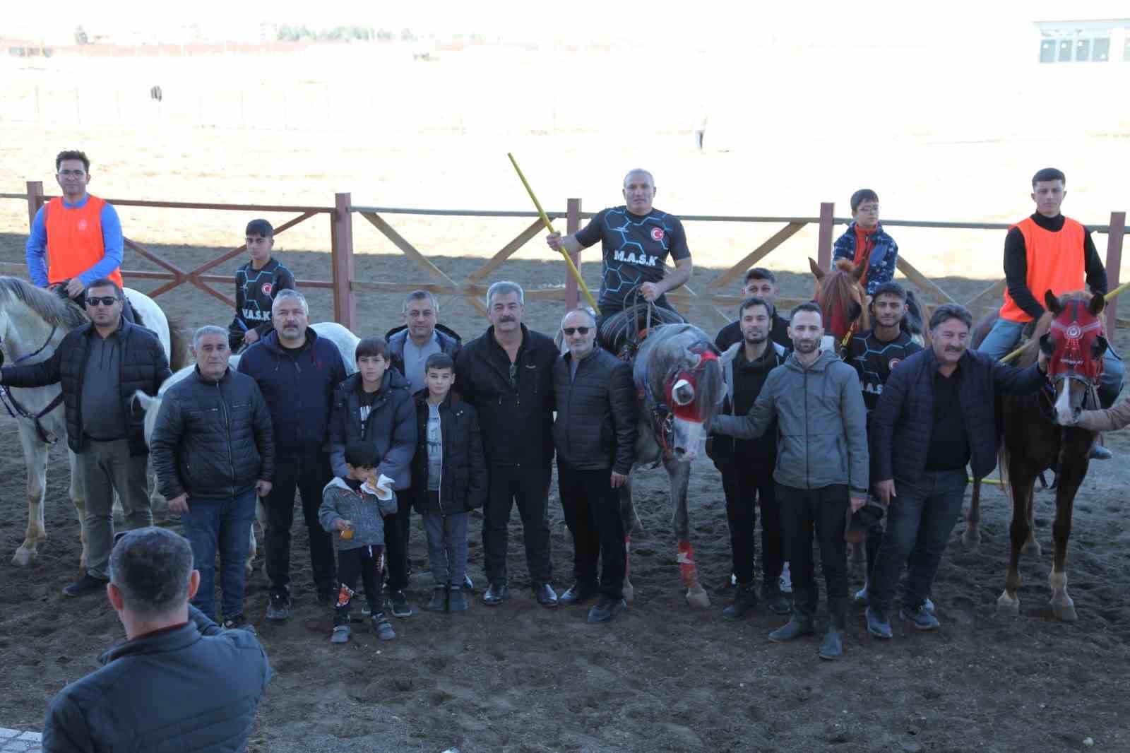 malatyanin yazihan ilcesinde ata sporu atli cirit yasatiliyor 4 KUlEtUvR