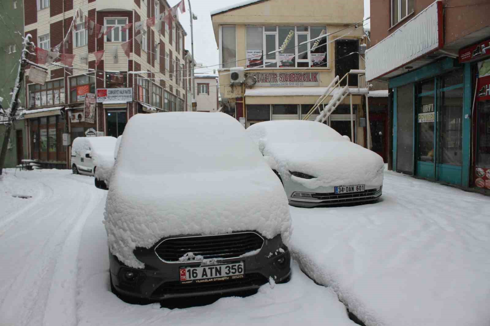 malazgirtte bahar beklenirken kar yagdi araclar kara gomuldu 0 PGIzqj72