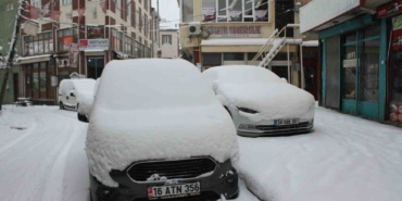 malazgirtte-bahar-beklenirken-kar-yagdi-araclar-kara-gomuldu-qDTaGAcI.jpg