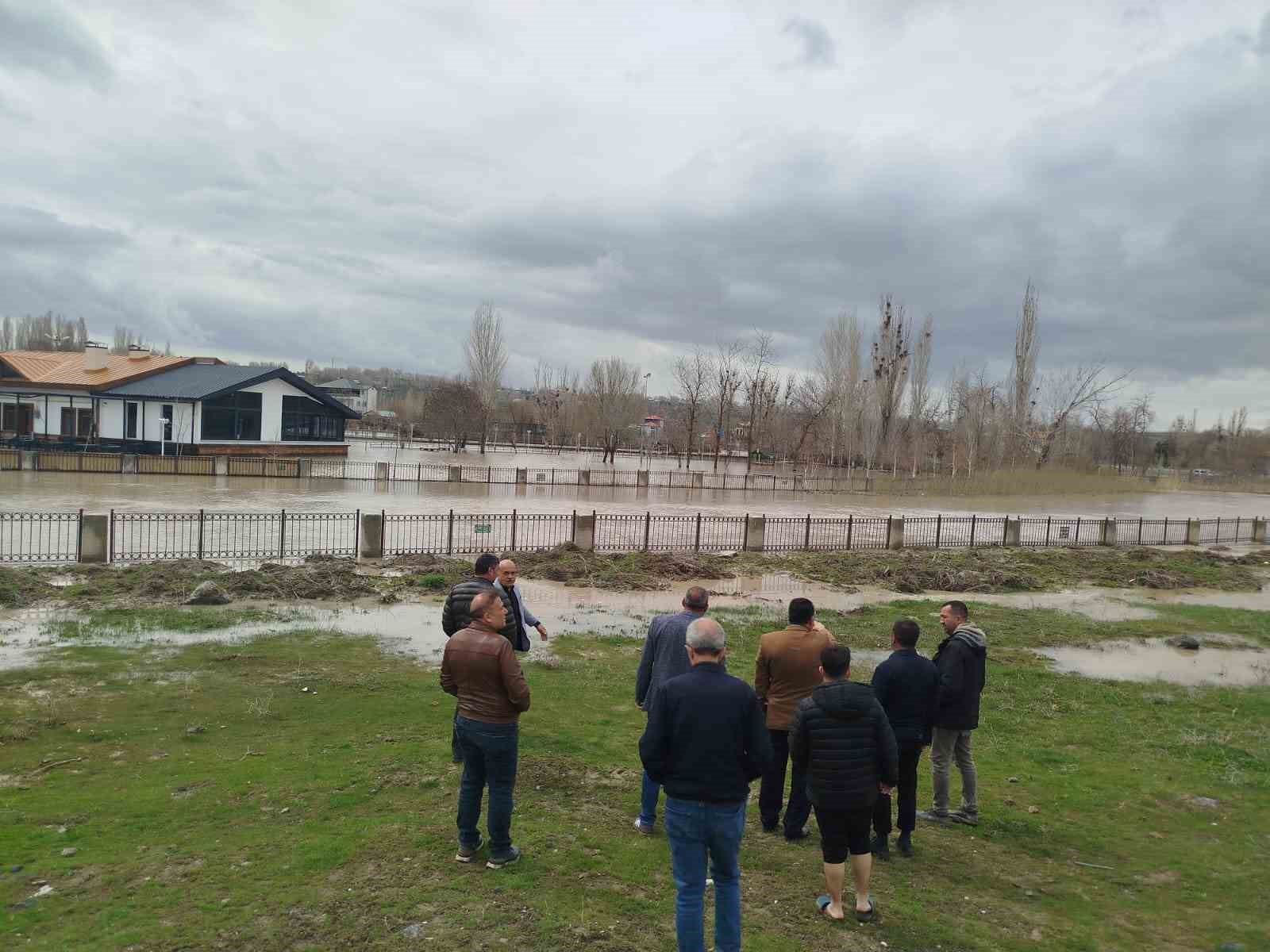 malazgirtte saganak yagis su baskinlarina yol acti 1 Zparjnm9