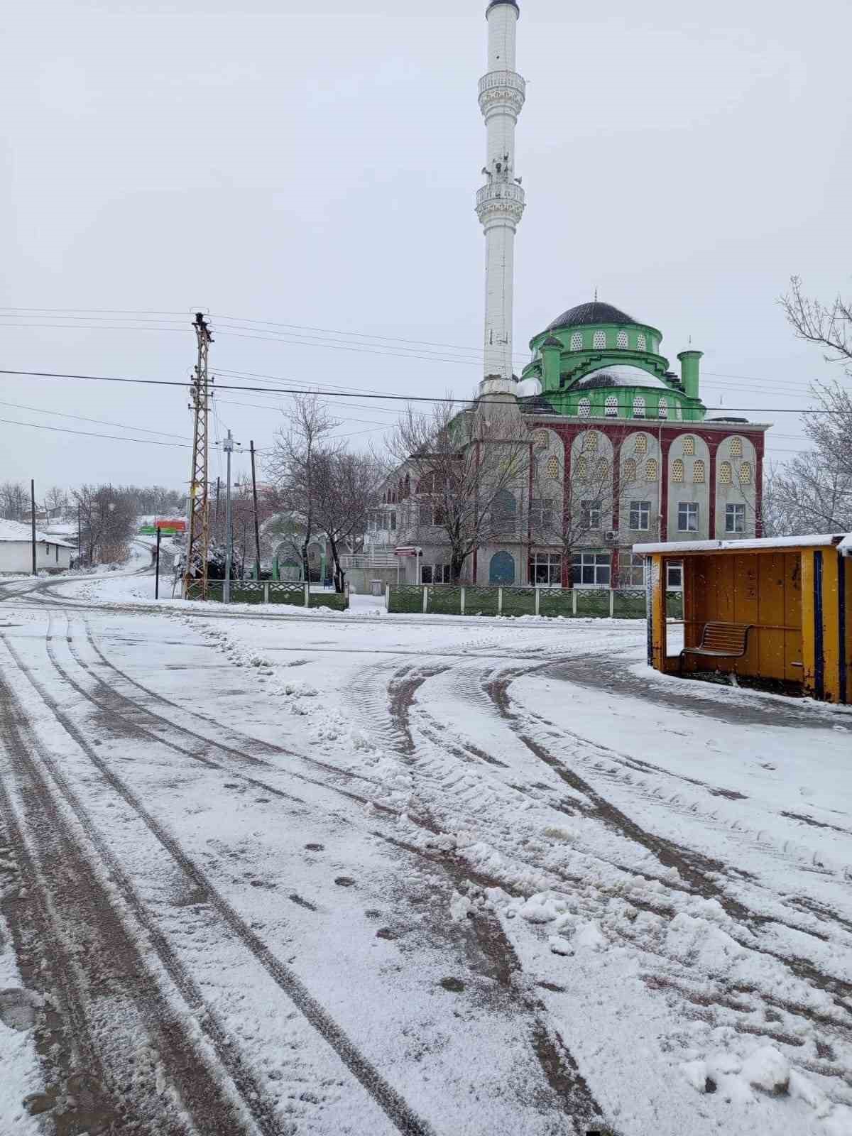 malkara beyaza burundu kar yagisi etkili oluyor 2 Kwt1Dm2S