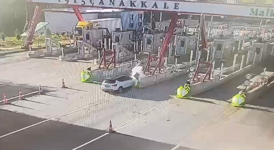 Malkara’da Çanakkale otoyolu gişelerinde otomobil bariyere çarptı: 1 ölü, 1 yaralı 4 malkarada canakkale otoyolu giselerinde otomobil bariyere carpti 1 olu 1 yarali 0 A1lfSck6
