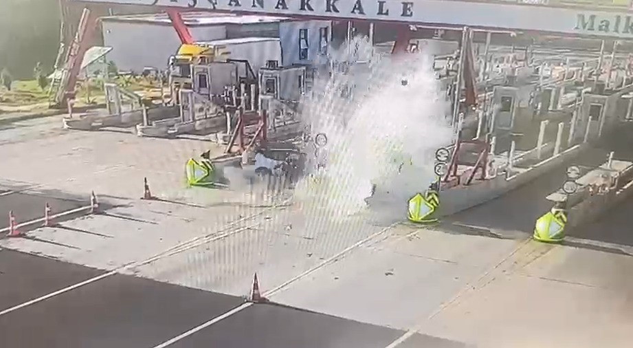 Malkara’da Çanakkale otoyolu gişelerinde otomobil bariyere çarptı: 1 ölü, 1 yaralı 6 malkarada canakkale otoyolu giselerinde otomobil bariyere carpti 1 olu 1 yarali 2 PcNydc7s