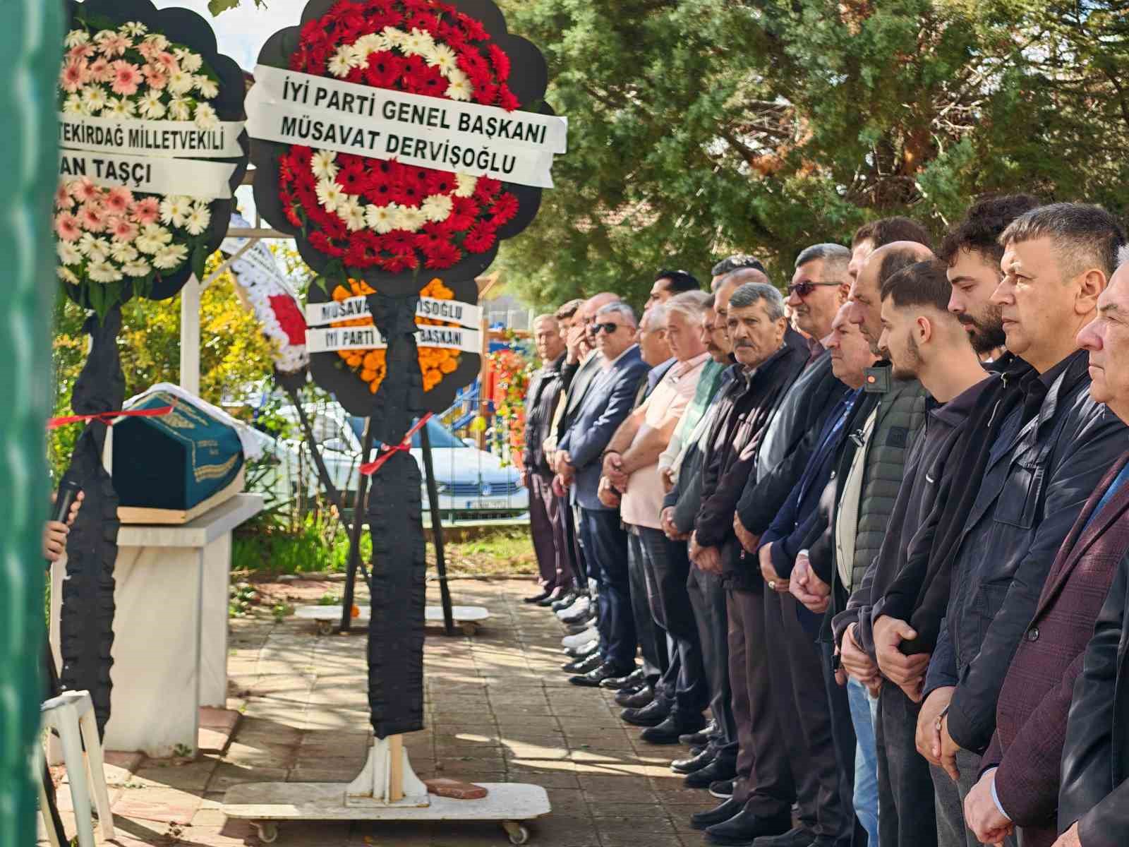 Malkara’da silahlı saldırı kurbanı Rıdvan Çolak son yolculuğuna uğurlandı: 5 gözaltı 4 malkarada silahli saldiri kurbani ridvan colak son yolculuguna ugurlandi 5 gozalti 0 OhV9KNJX
