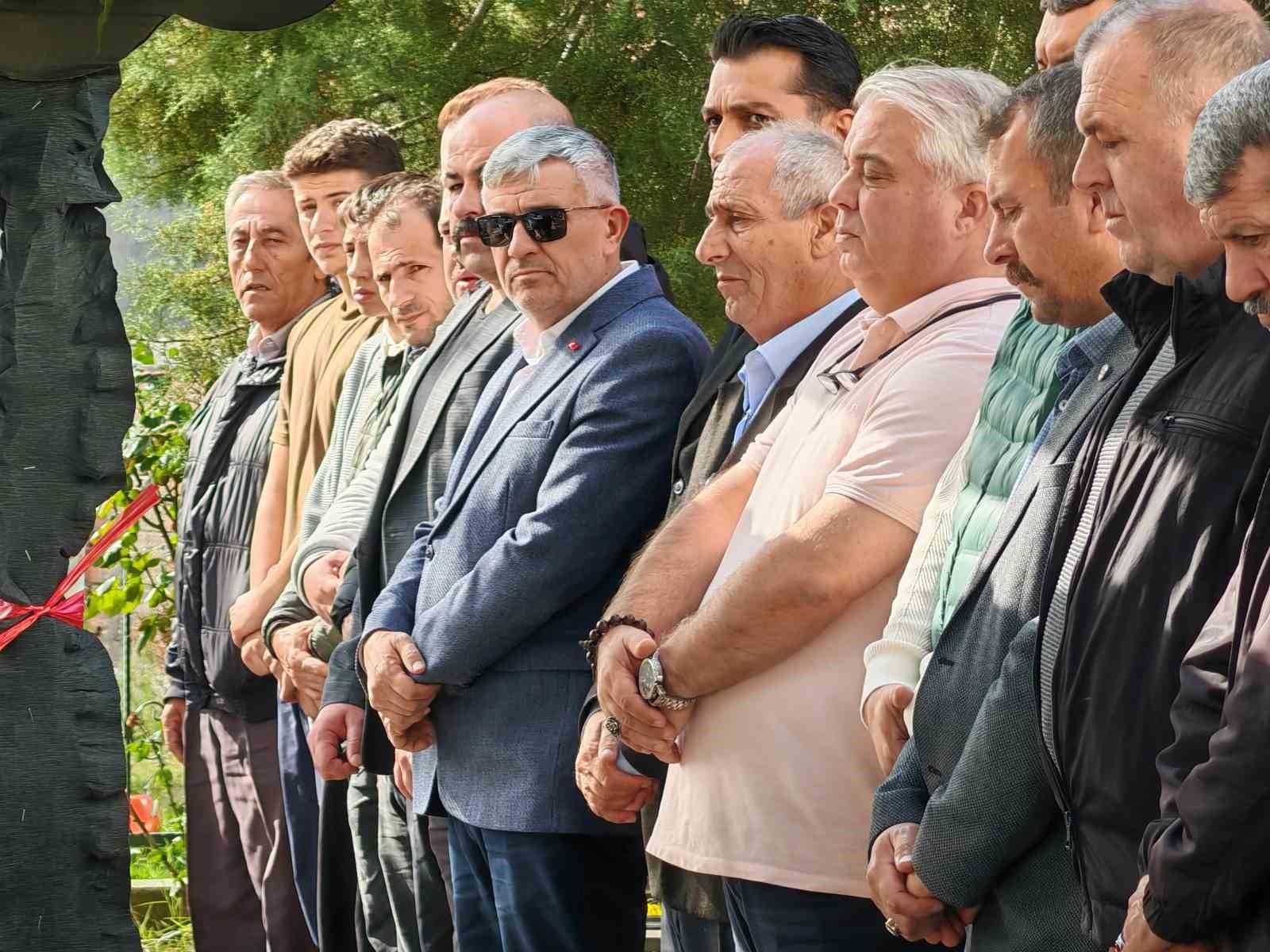 Malkara’da silahlı saldırı kurbanı Rıdvan Çolak son yolculuğuna uğurlandı: 5 gözaltı 7 malkarada silahli saldiri kurbani ridvan colak son yolculuguna ugurlandi 5 gozalti 3 YLeLz1KD