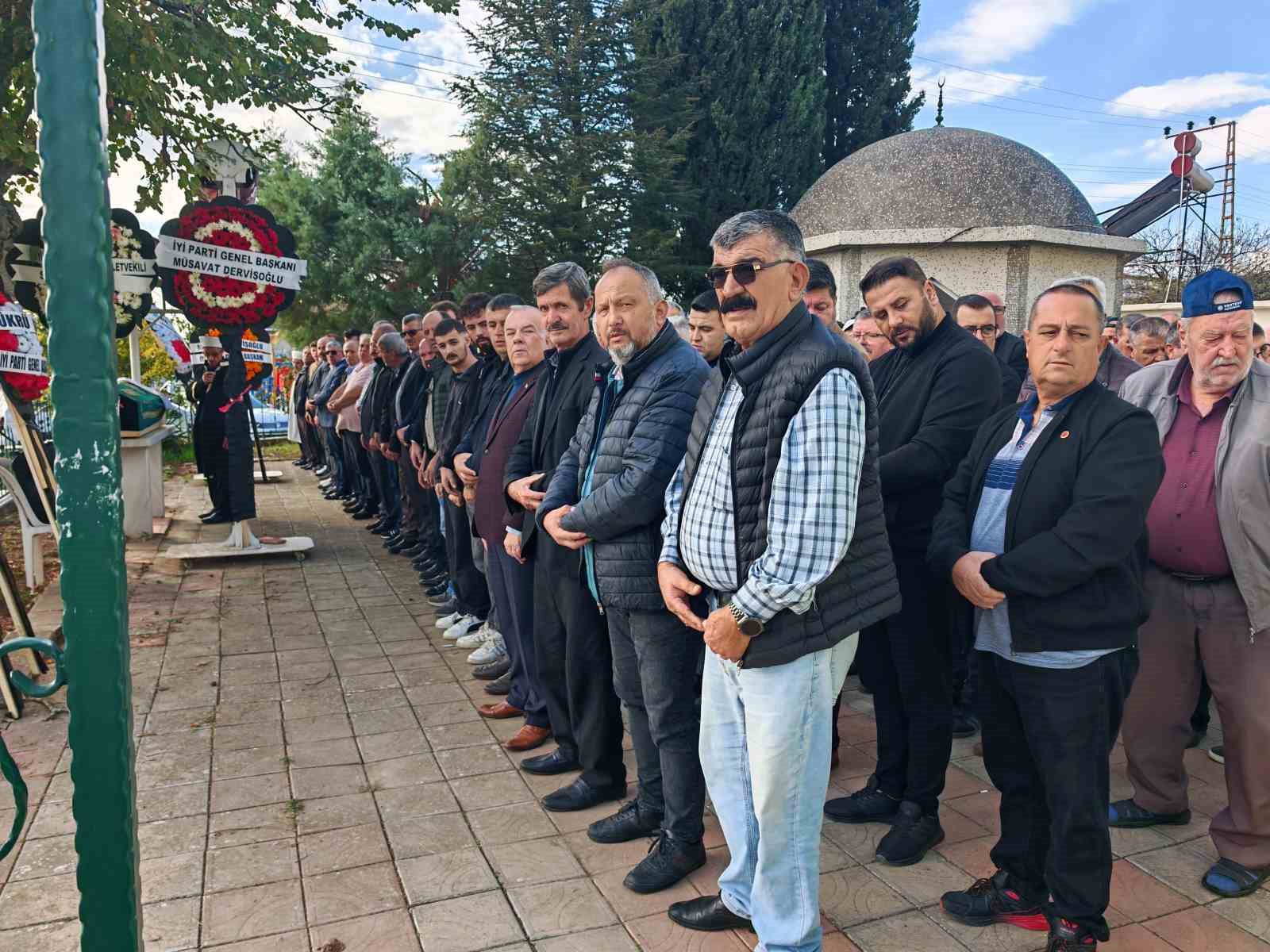 Malkara’da silahlı saldırı kurbanı Rıdvan Çolak son yolculuğuna uğurlandı: 5 gözaltı 8 malkarada silahli saldiri kurbani ridvan colak son yolculuguna ugurlandi 5 gozalti 4 KORLBNLh