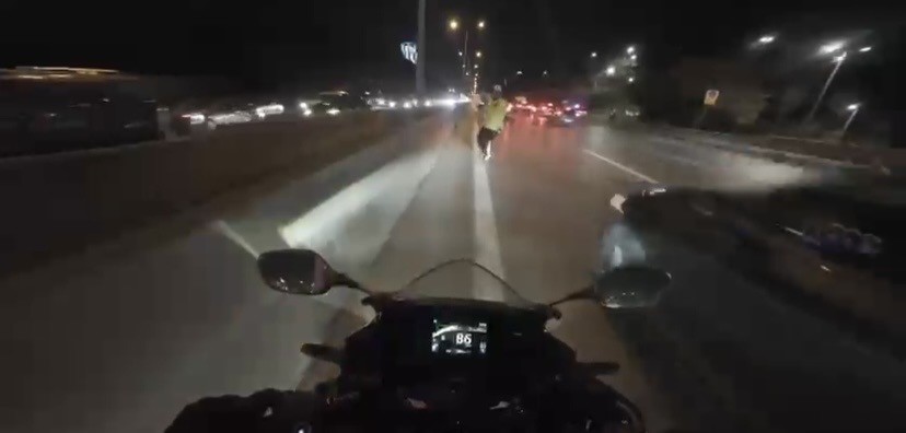maltepede motosikletin carptigi trafik polisi yaralandi kaza ani kamerada 1 5MEL8JIk