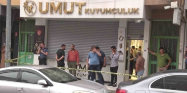 maltepede-silahli-kuyumcu-soygunu-supheliler-altinlarla-kacti-Pl4rcEH8.jpg
