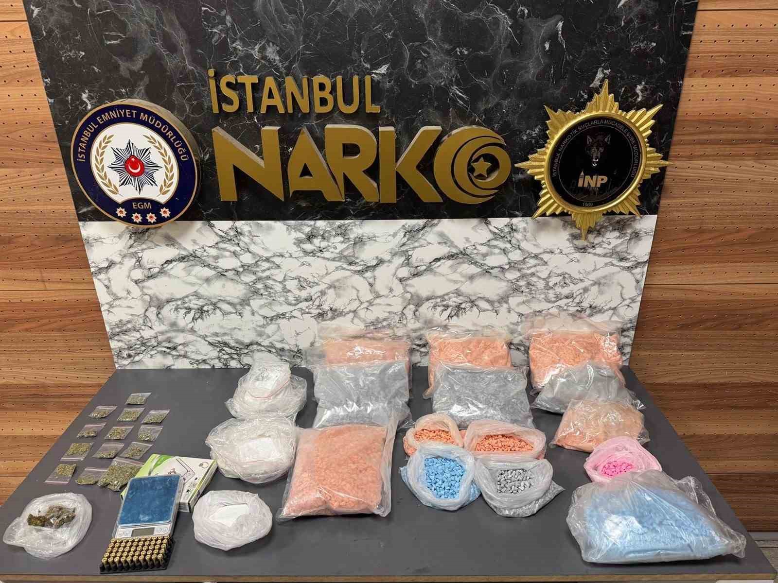 maltepede uyusturucu operasyonu on binlerce hap ve kokain ele gecirildi 0 tnTRe9SR