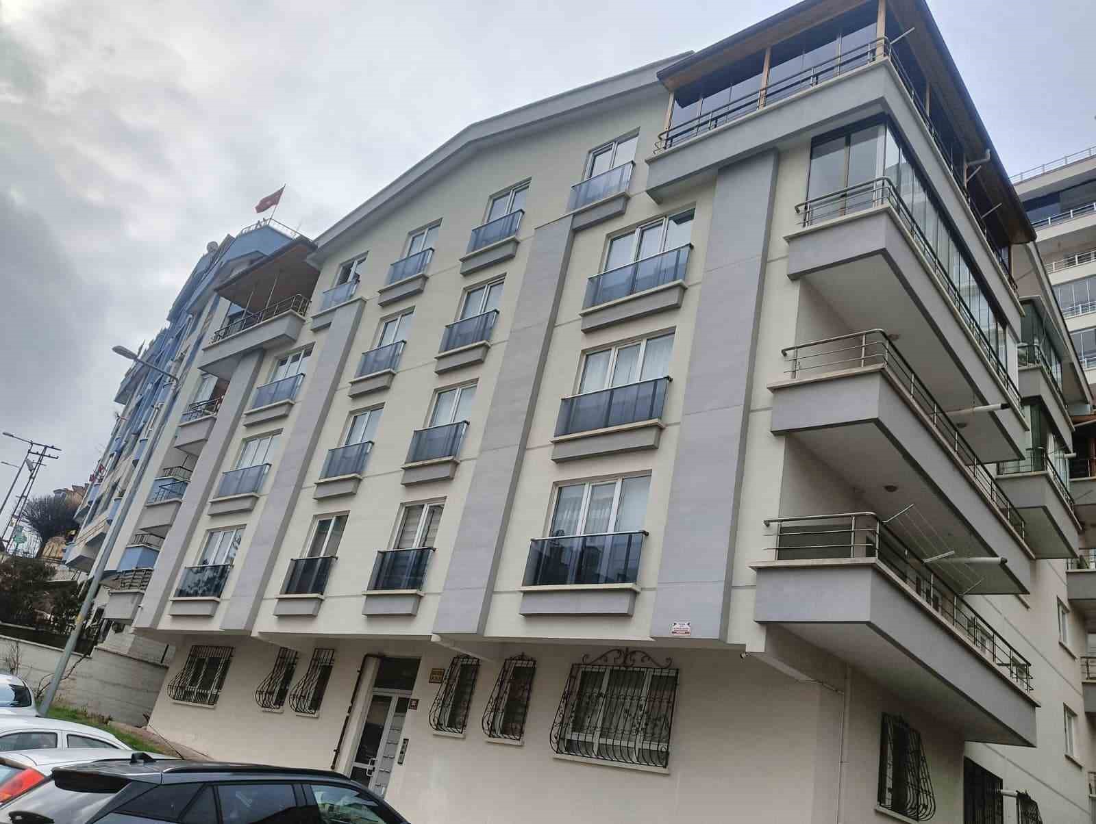 mamaktaki toprak kaymasi apartmanlarin yikilma riskini artirdi 0 7MzdgnlB