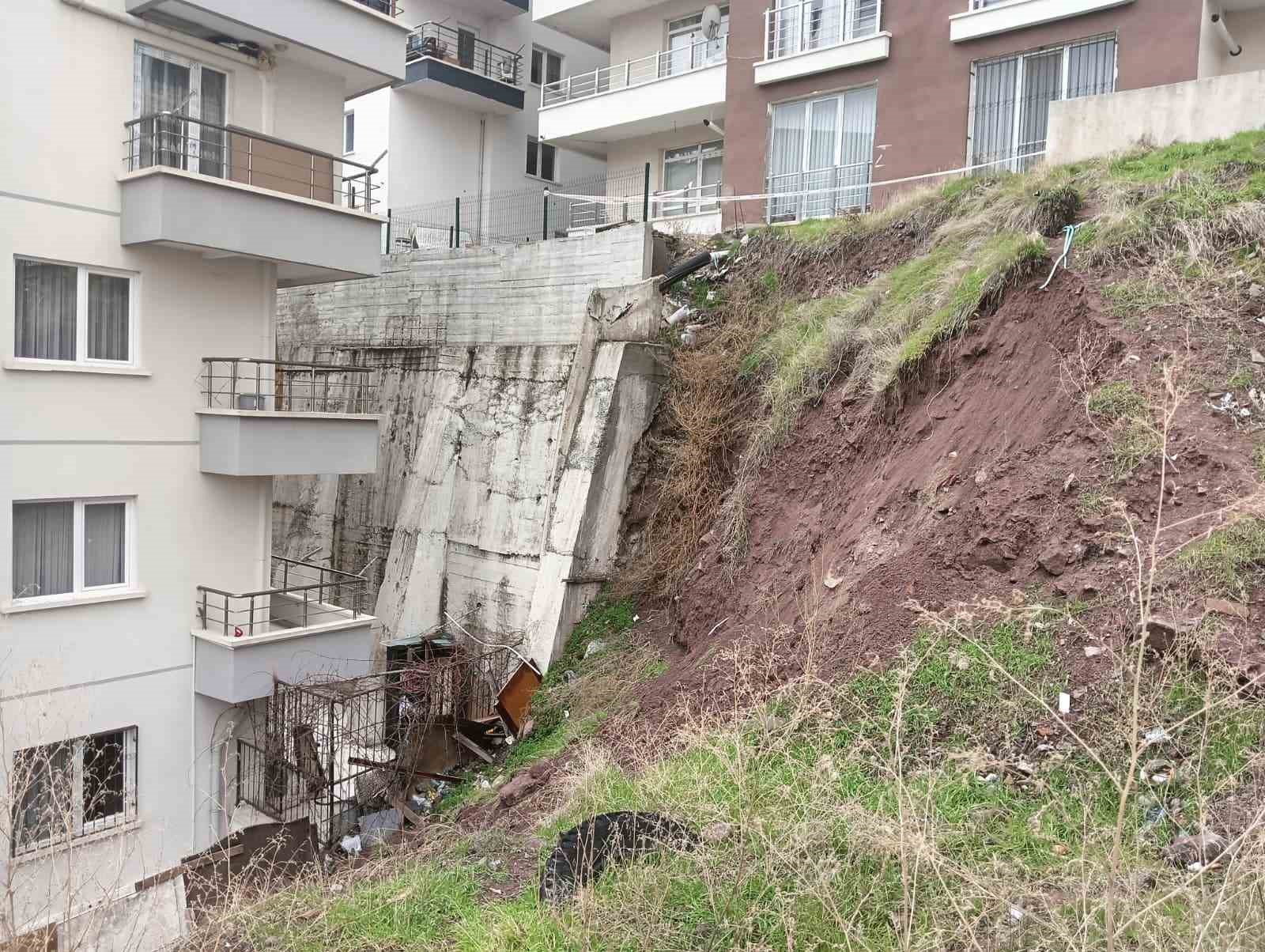 mamaktaki toprak kaymasi apartmanlarin yikilma riskini artirdi 2 GwVBXSqT