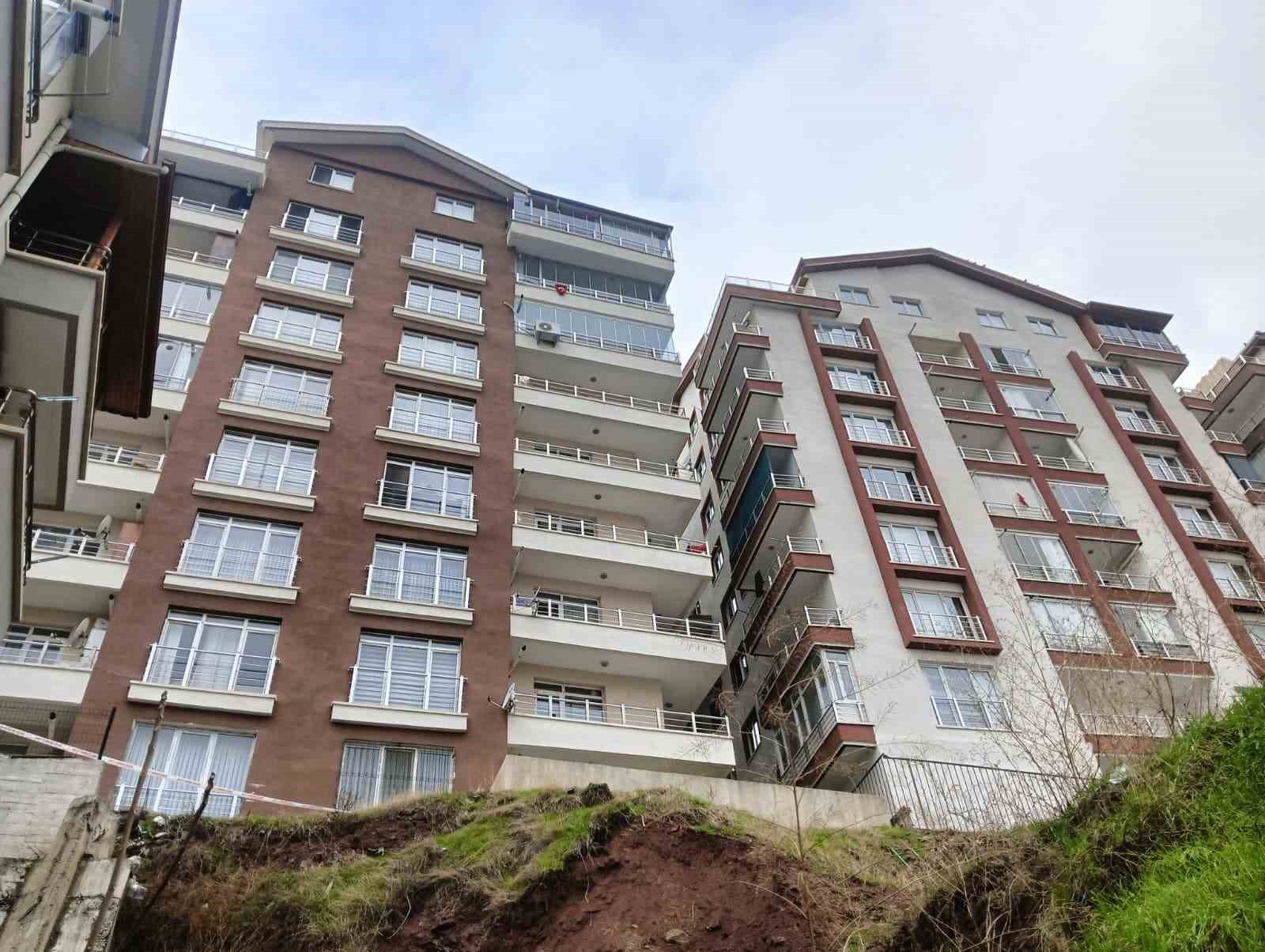 mamaktaki toprak kaymasi apartmanlarin yikilma riskini artirdi 4 tsB7O4Jl