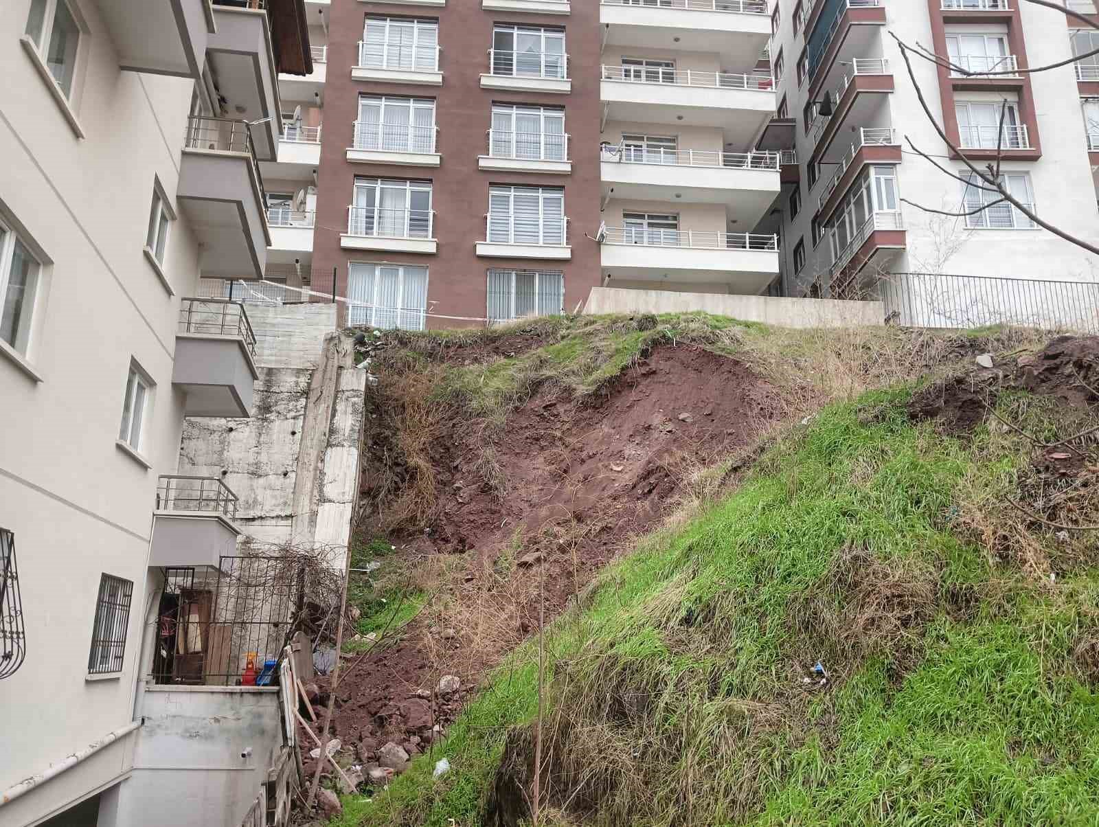 mamaktaki toprak kaymasi apartmanlarin yikilma riskini artirdi 5 VhepbOSb