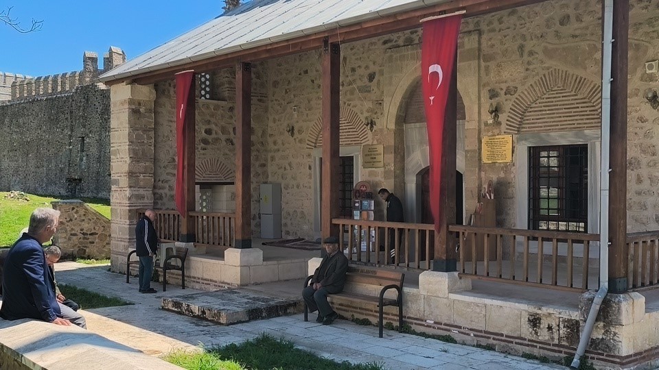 mamure kalesi camisinde 700 yildir ibadet suruyor 3