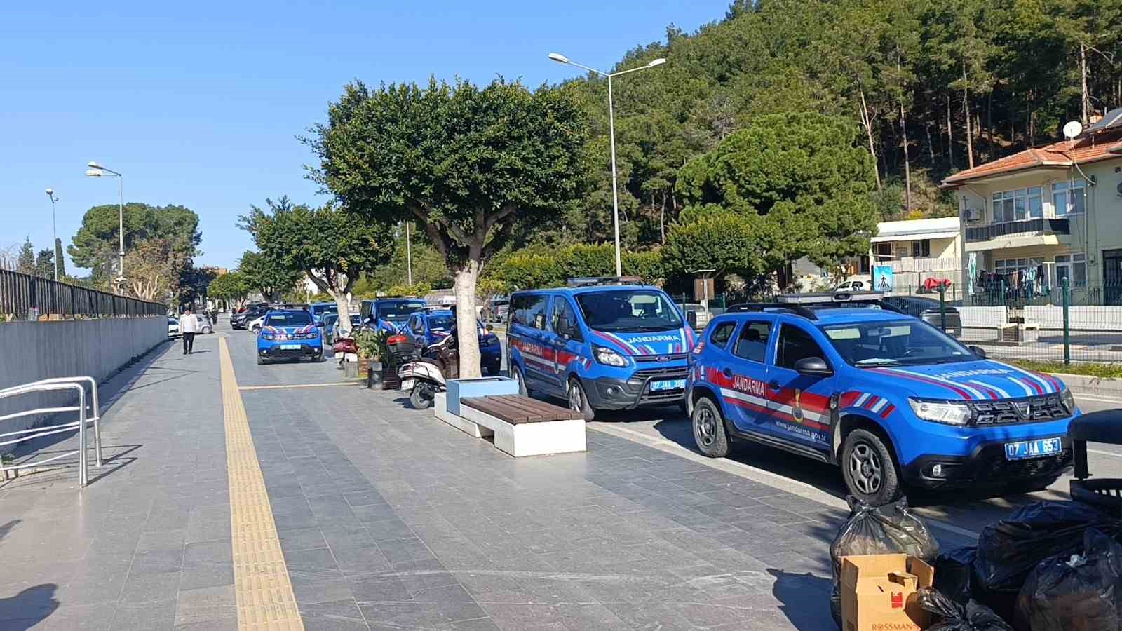 manavgat belediyesi onceki donem yolsuzluk davasinda 12 kisi daha tutuklandi 2 LrSd8j2A