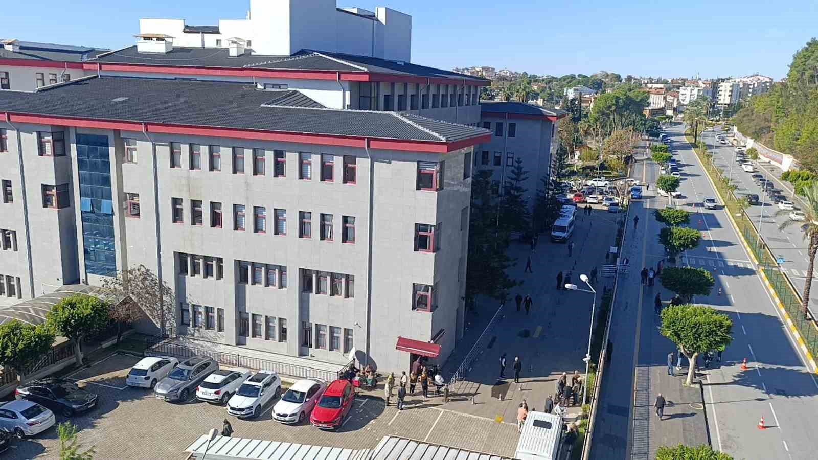 Manavgat Belediyesi rüşvet soruşturmasında 9’u tutuklu 41 sanığın yargılanmasına başlandı 4 manavgat belediyesi rusvet sorusturmasinda 9u tutuklu 41 sanigin yargilanmasina baslandi 0 S3VhUKNa