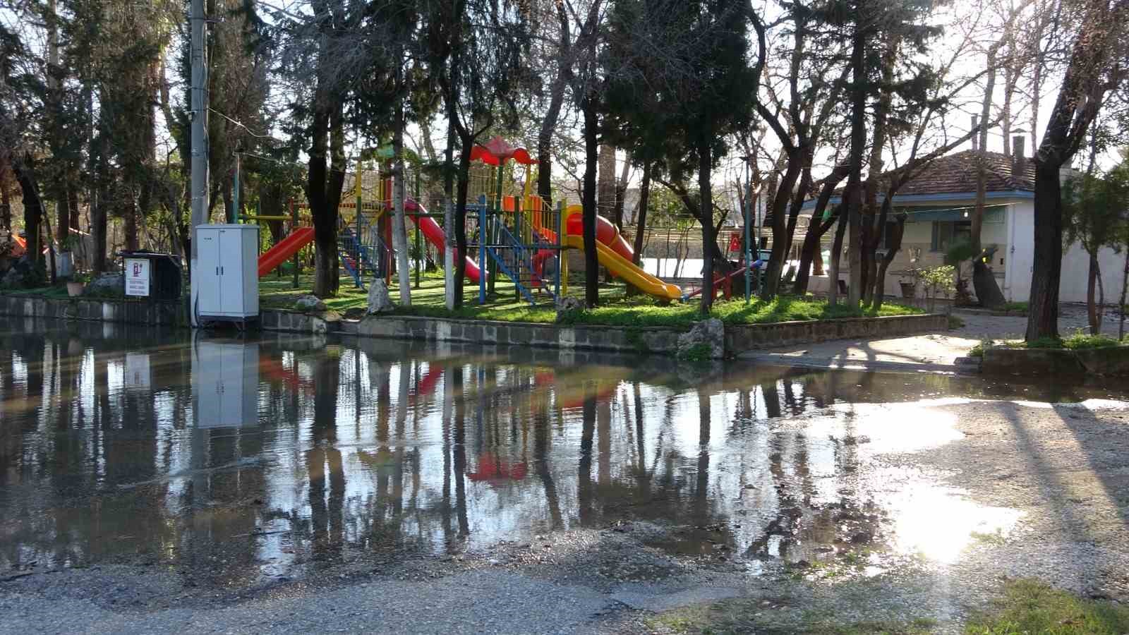 manavgat irmagi tasti kenarindaki isletmeler sular altinda kaldi 2