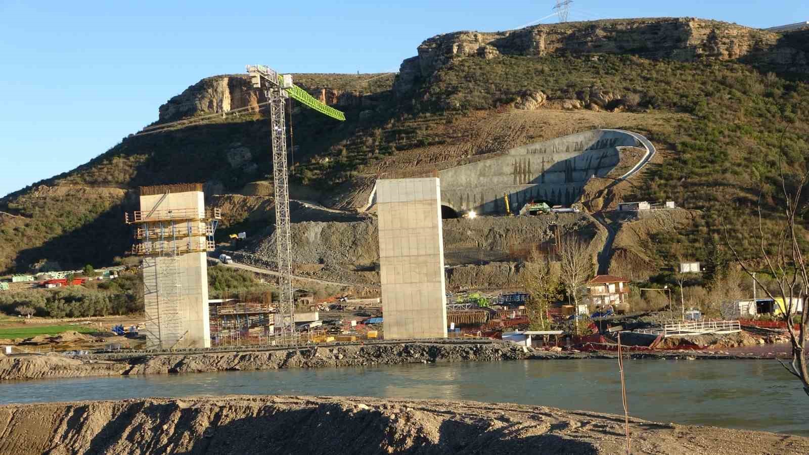 manavgat irmagi tasti kenarindaki isletmeler sular altinda kaldi 9 XUMwlBNg
