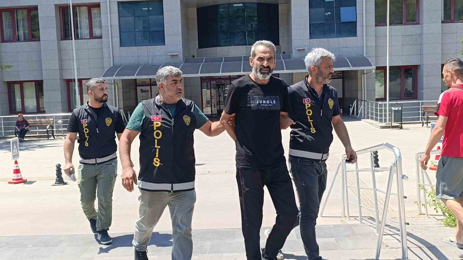 manavgatta 25 yil hapisle aranan firari hukumlu yakalandi 0 6nL68UfD
