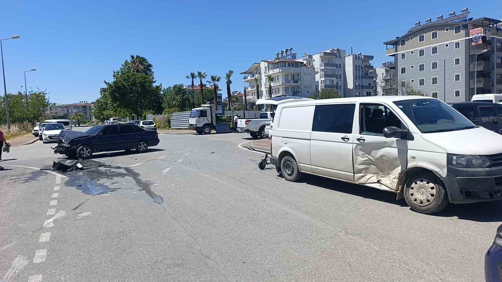 manavgatta asiri hiz kaza yaptirdi 2 yarali 2