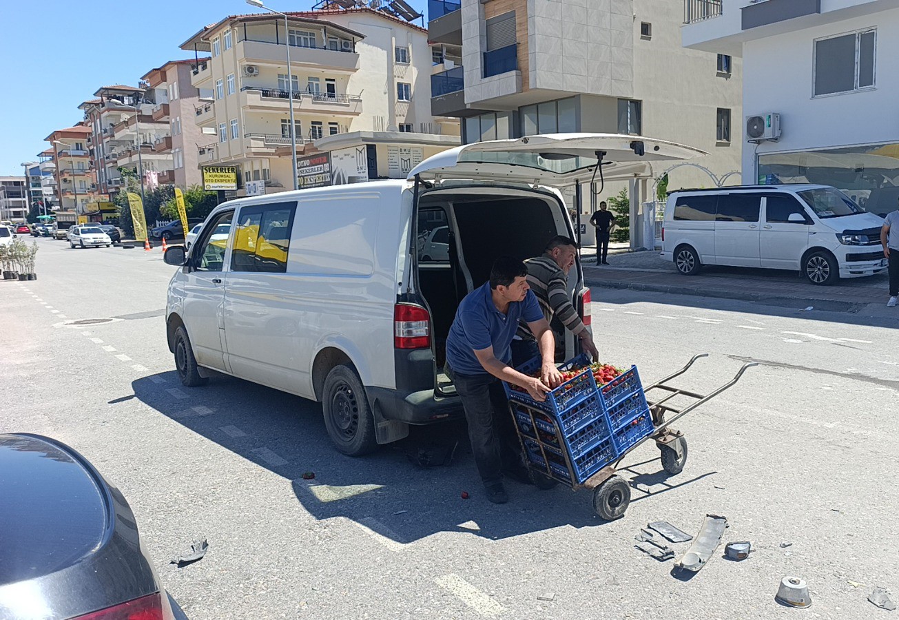manavgatta asiri hiz kaza yaptirdi 2 yarali 3 4yMz1bzu