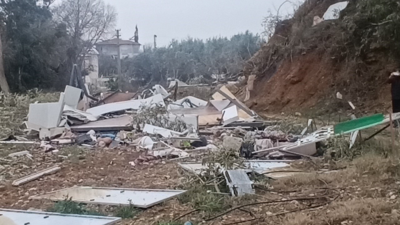 manavgatta hortum 300 donumluk alanda seralari yerle bir etti 11 7mjbR6ve
