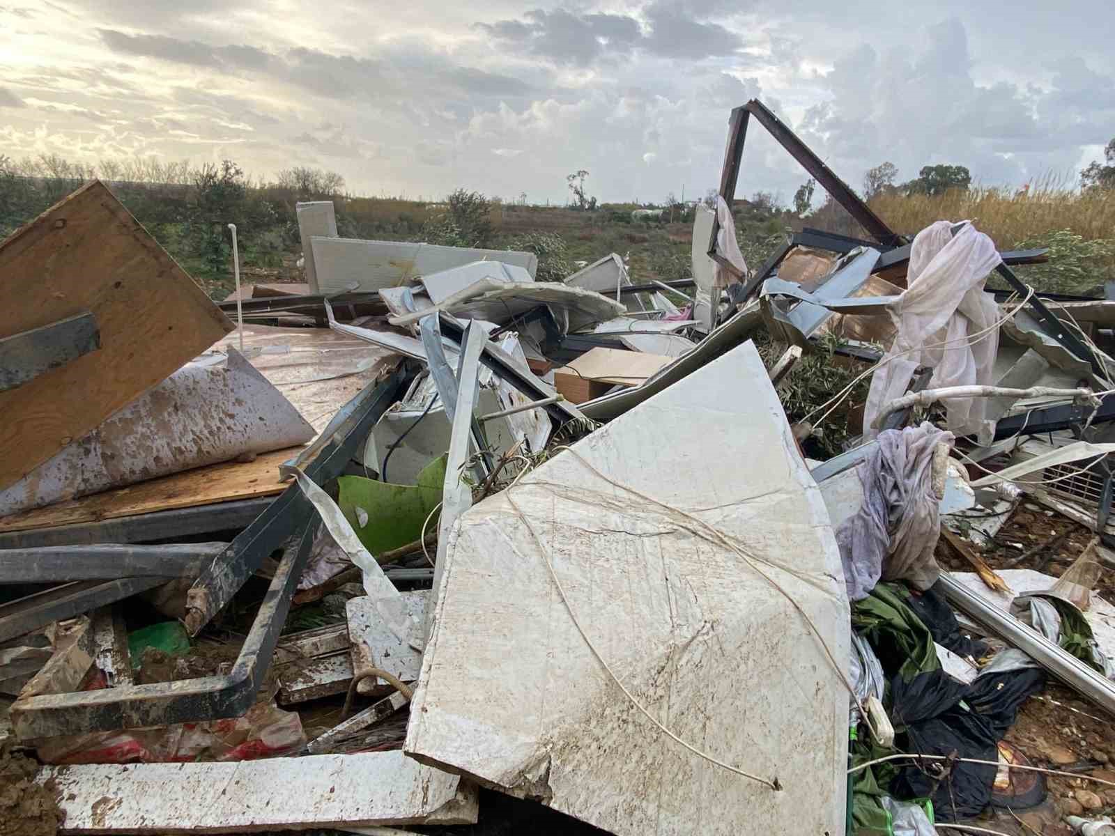 manavgatta hortum uc mahalleyi harabeye cevirdi 4 11GHOefW