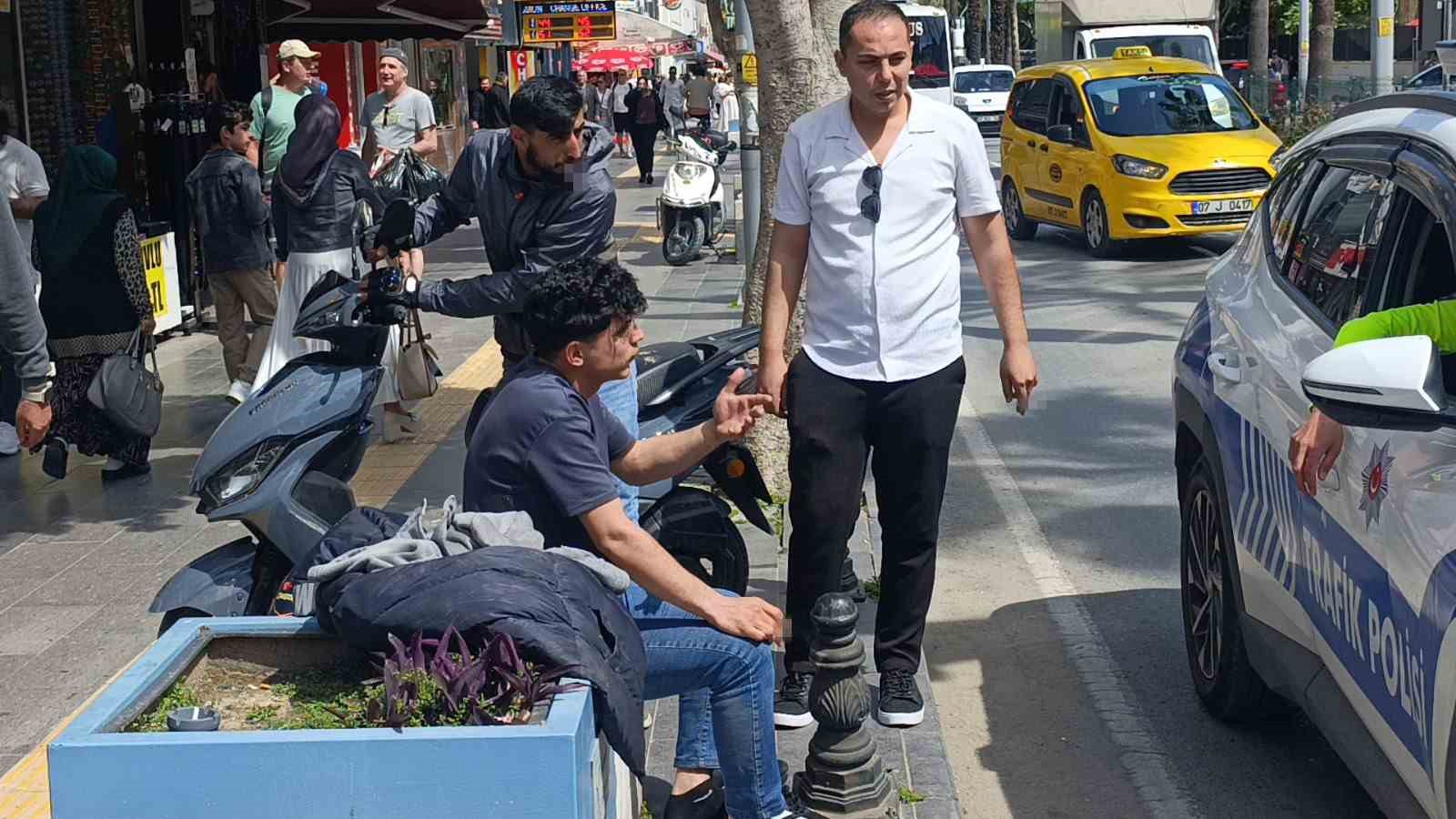 manavgatta korkutan kazada surucu kask sayesinde hayatta kaldi 0 bnEX47rT