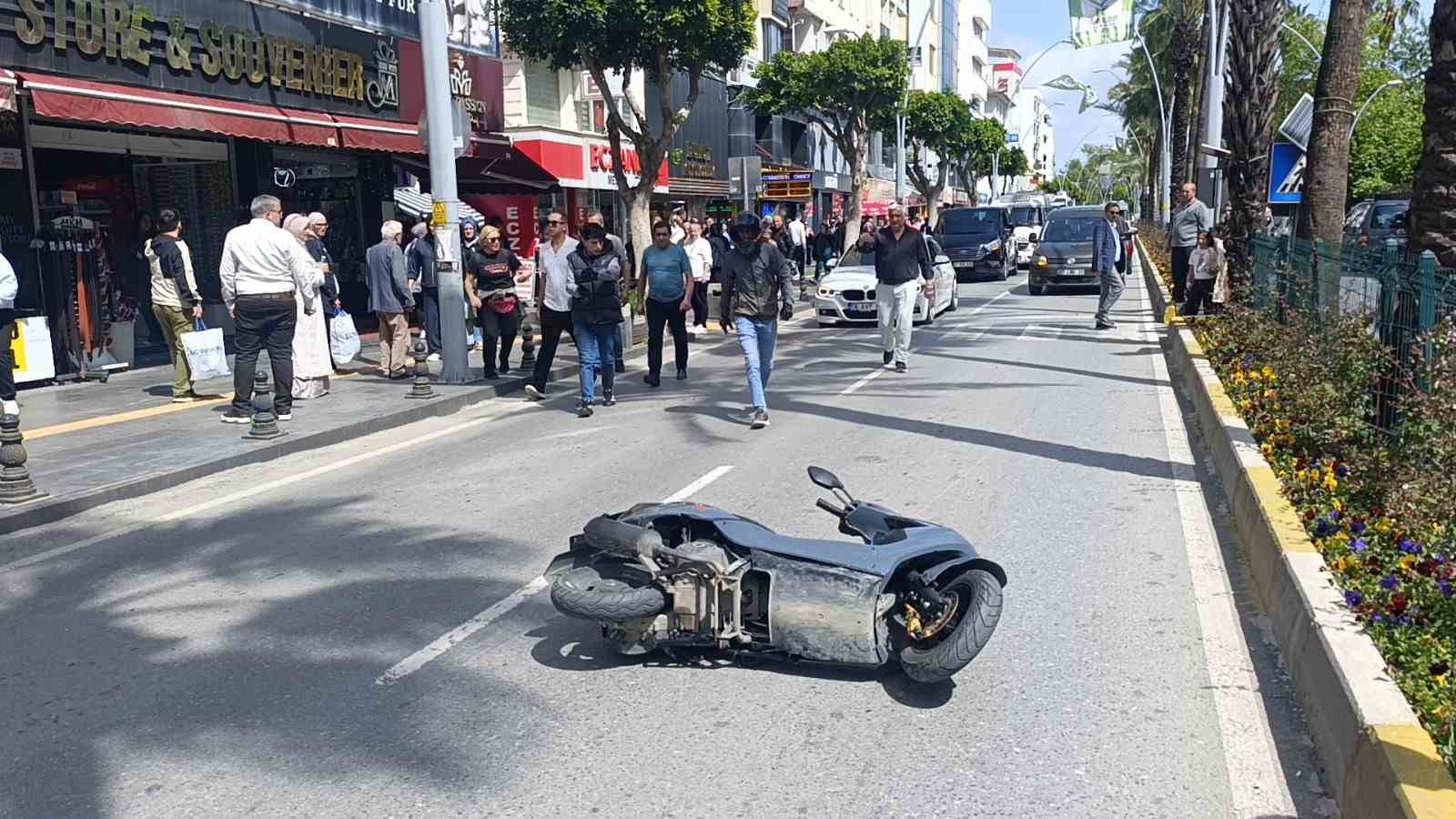 manavgatta korkutan kazada surucu kask sayesinde hayatta kaldi 4 gNihJVi5