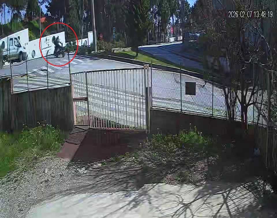 manavgatta motorlu bisiklet takla atti 1i agir 2 yarali 1