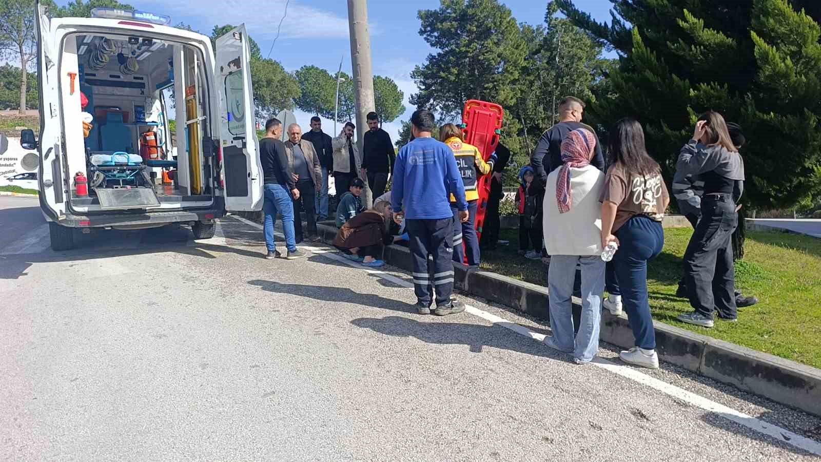 manavgatta motorlu bisiklet takla atti 1i agir 2 yarali 6 en7PBLm6