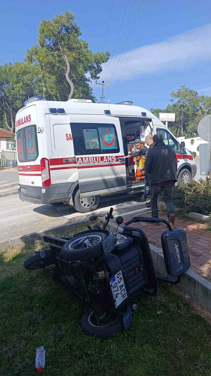 manavgatta motorlu bisiklet takla atti 1i agir 2 yarali 7 CmVawIve