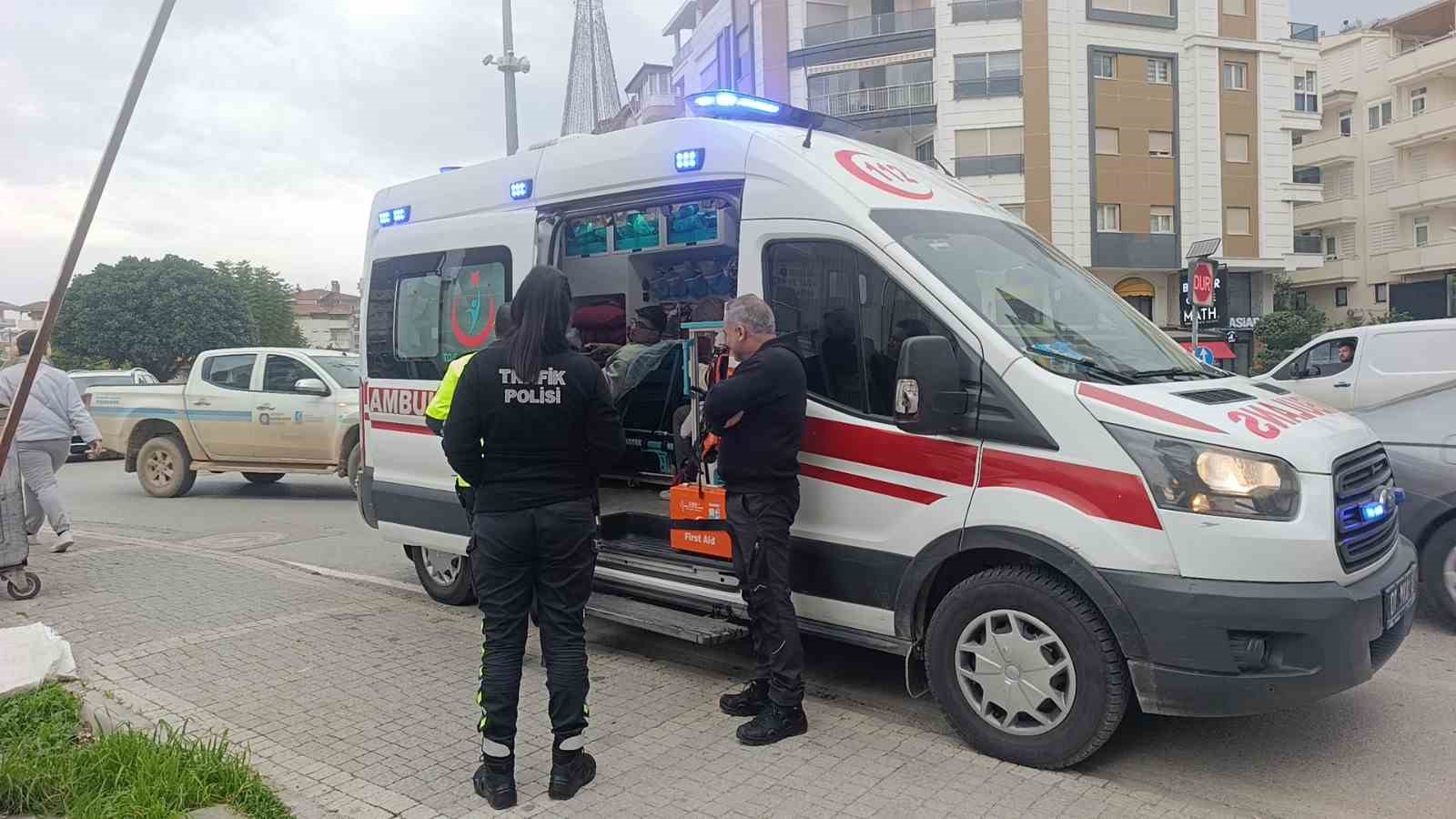 manavgatta motosiklet devrildi 1 yarali 0 ipCMEWsK
