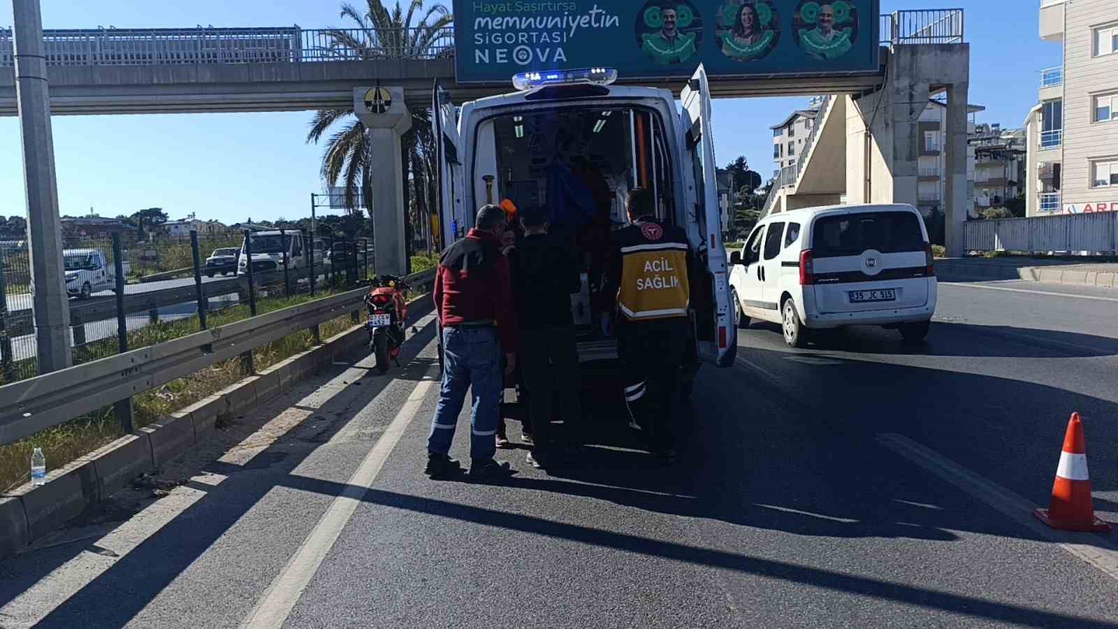 manavgatta otomobil ile carpisan motosikletli yaralandi 1 XDJ9rJZX