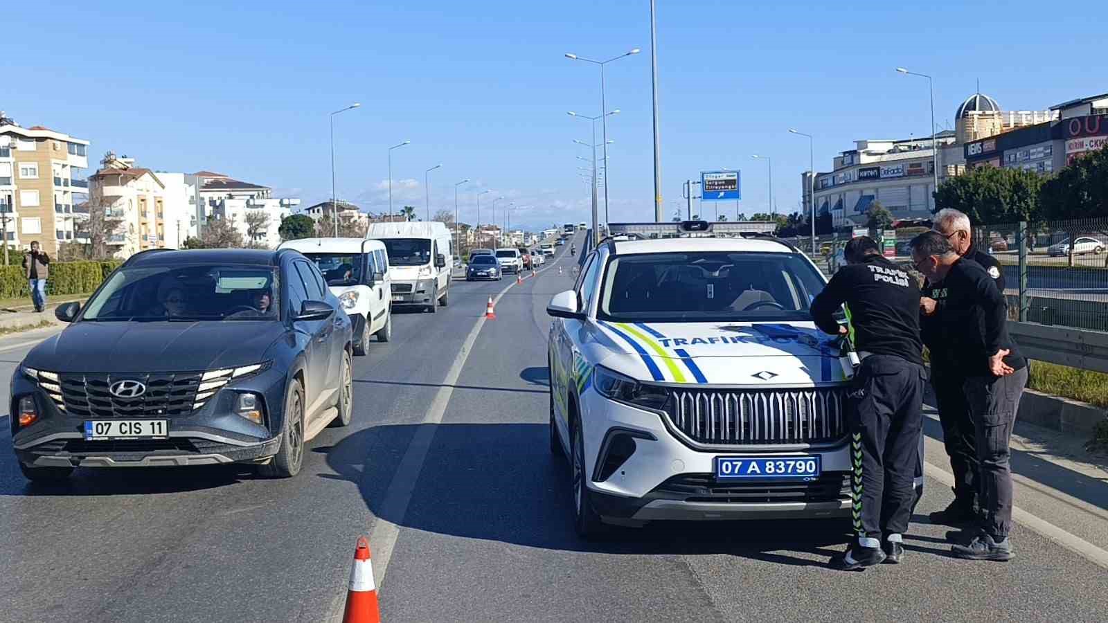 manavgatta otomobil ile carpisan motosikletli yaralandi 2 MuyqJd8v