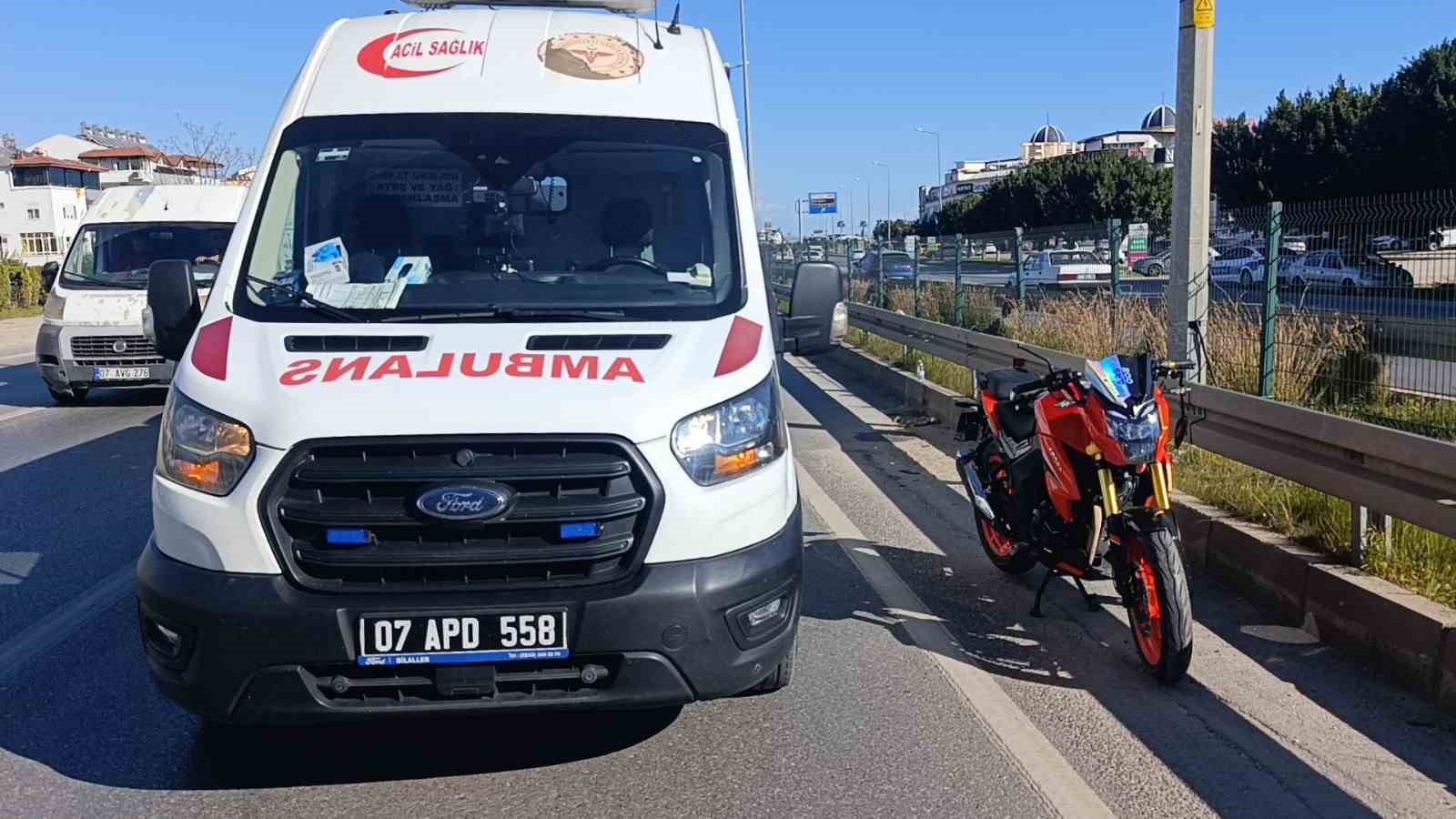 manavgatta otomobil ile carpisan motosikletli yaralandi 3 KnEzXZ7T