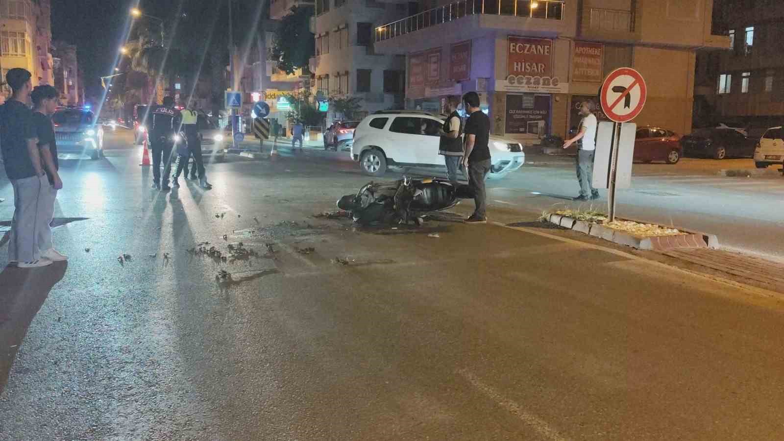 manavgatta otomobil ile motosiklet carpisti 2 yarali 3 yqQc2zCi