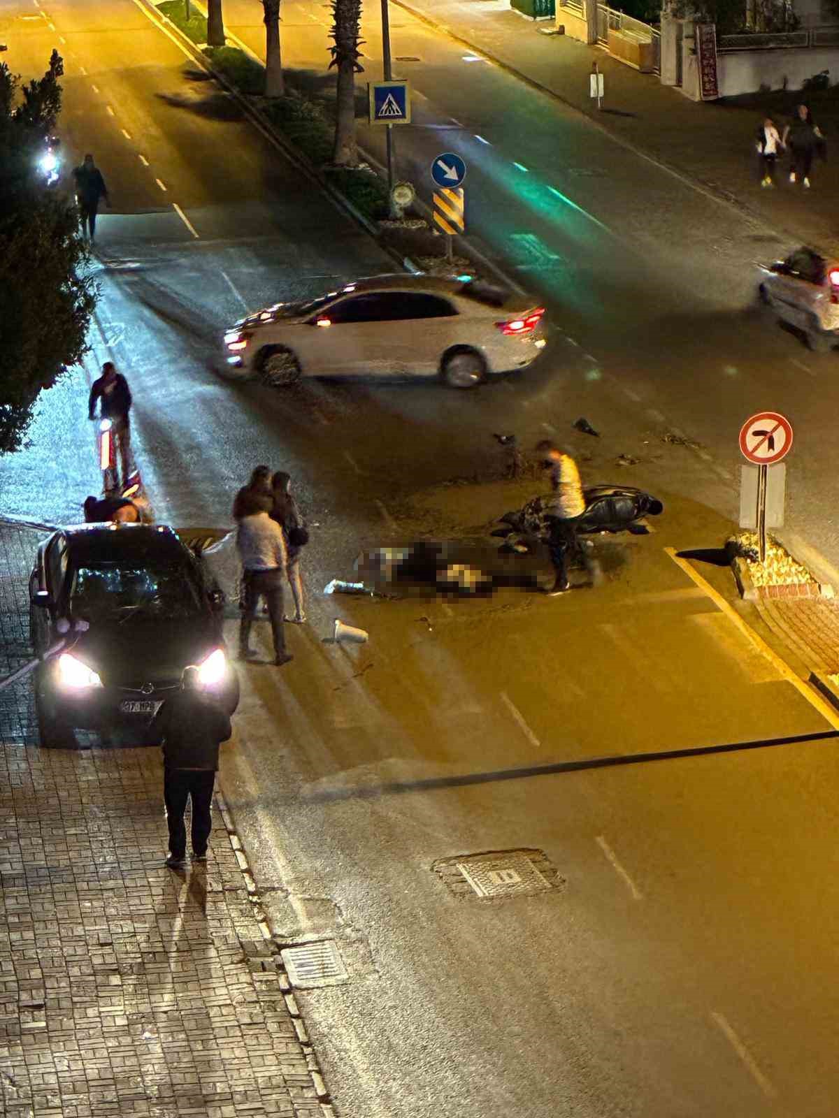 manavgatta otomobil ile motosiklet carpisti 2 yarali 4 NU1yz1Wb