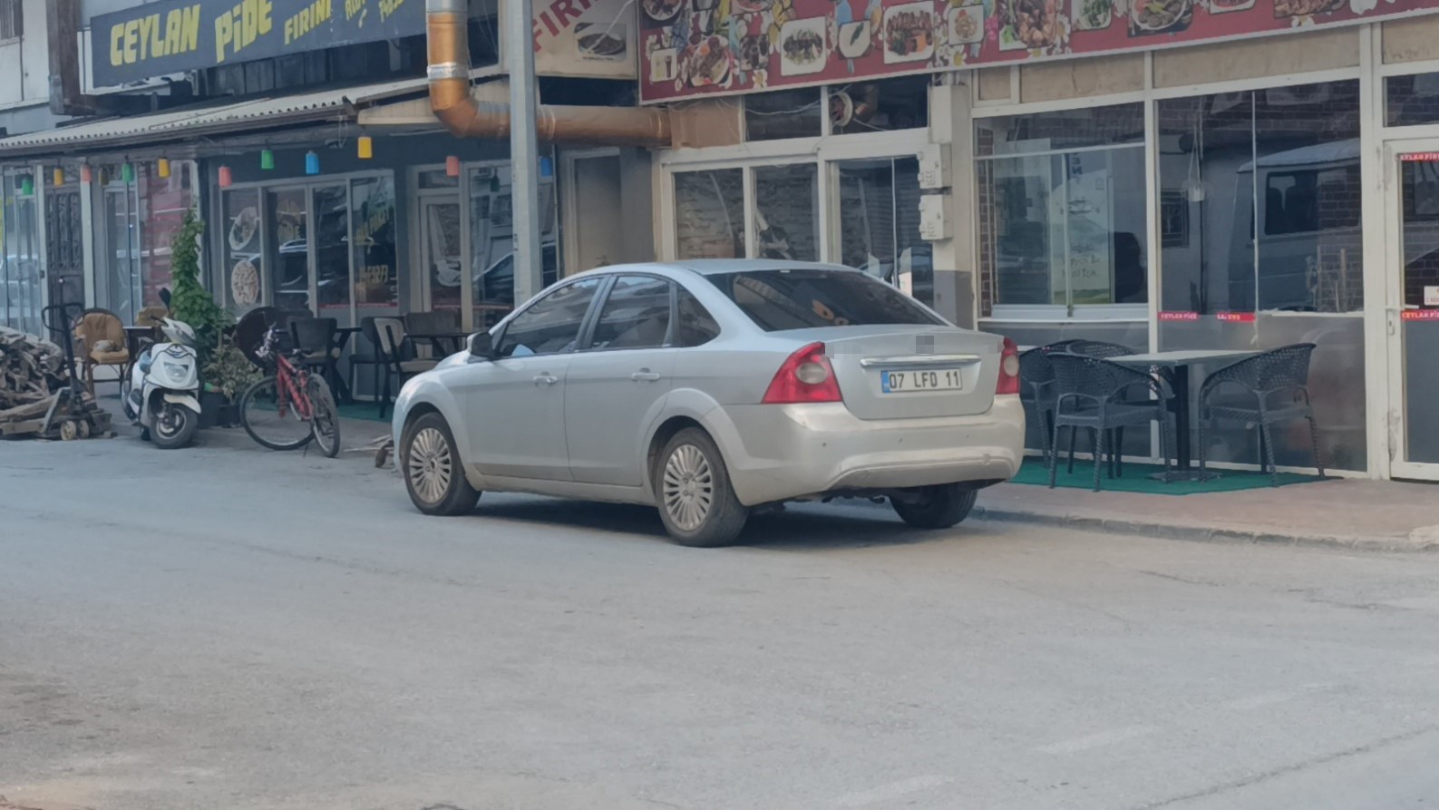 manavgatta otomobille carpisan motosiklet surucusu yaralandi 3