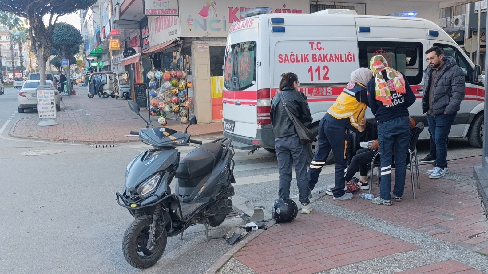 manavgatta otomobille carpisan motosiklet surucusu yaralandi 4 SStlFTGq