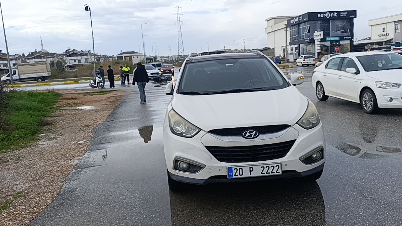 manavgatta otomobille carpisan motosikletli yaralandi 1