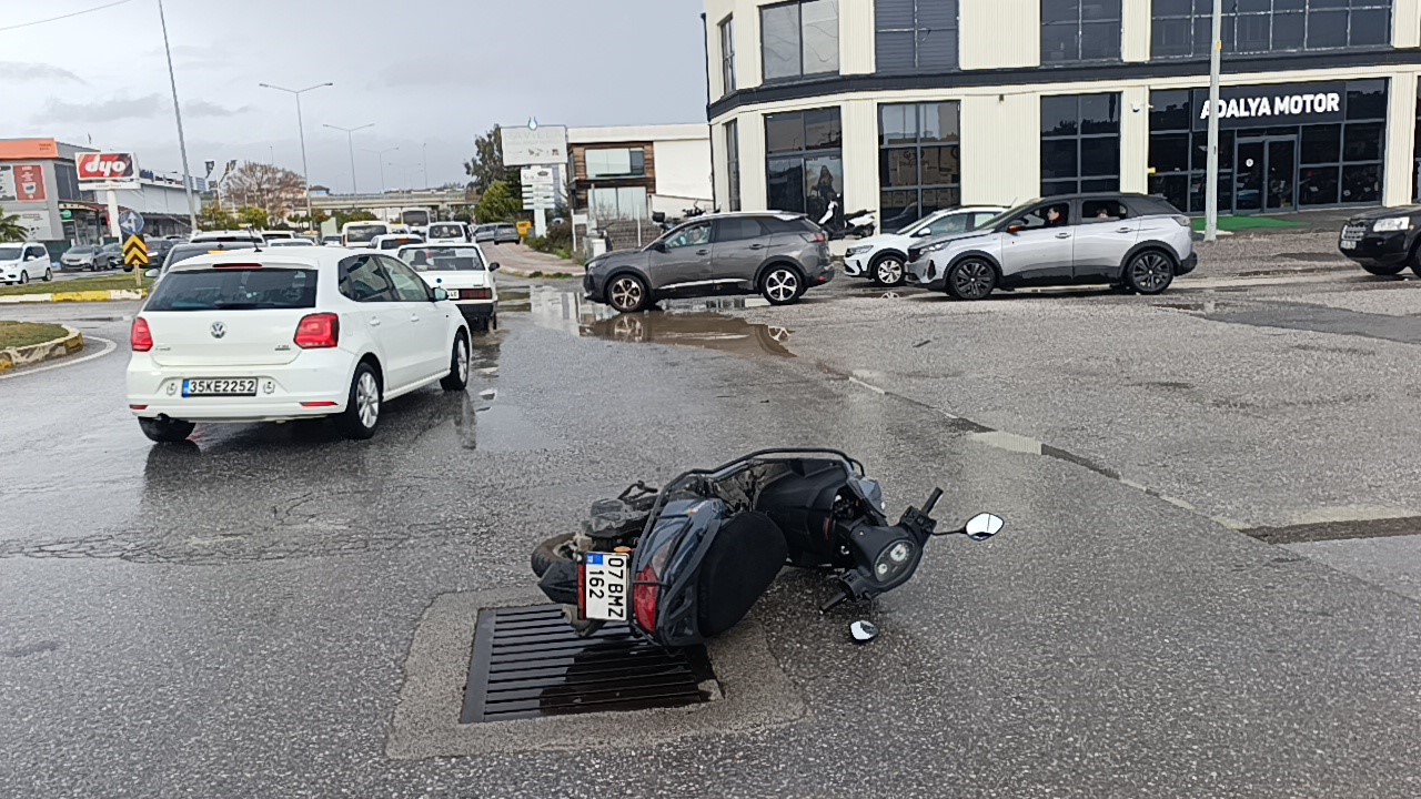 manavgatta otomobille carpisan motosikletli yaralandi 2