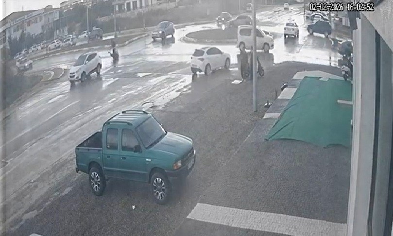 manavgatta otomobille carpisan motosikletli yaralandi 4 XLV9Et4F