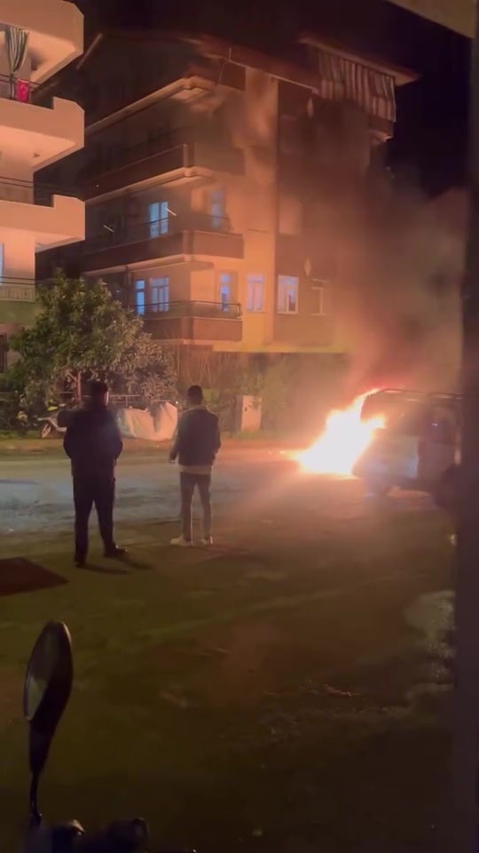 manavgatta seyir halindeki otomobil alev alev yandi 7 6iBzXOCl