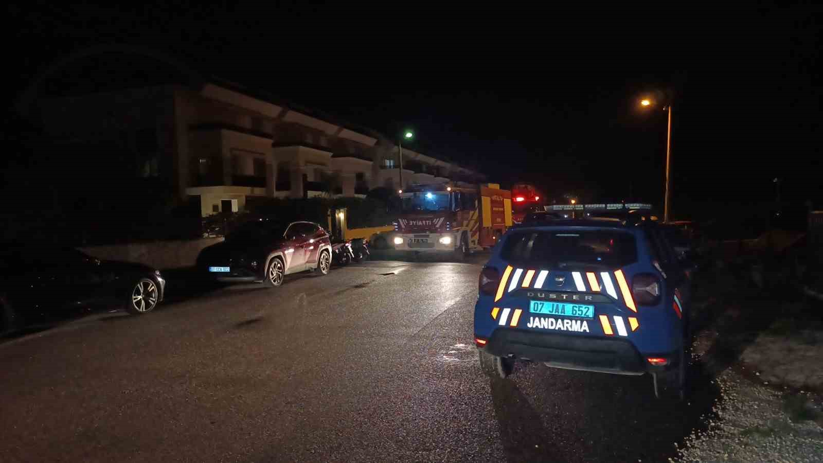 manavgatta site icerisinde cikan depo yangini korkuttu 2 uPfLA3pn