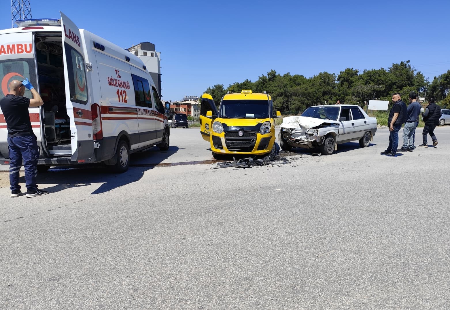 Manavgat’ta taksi ile otomobil çarpıştı: 2 yaralı 5 manavgatta taksi ile otomobil carpisti 2 yarali 1 i8qWLStI
