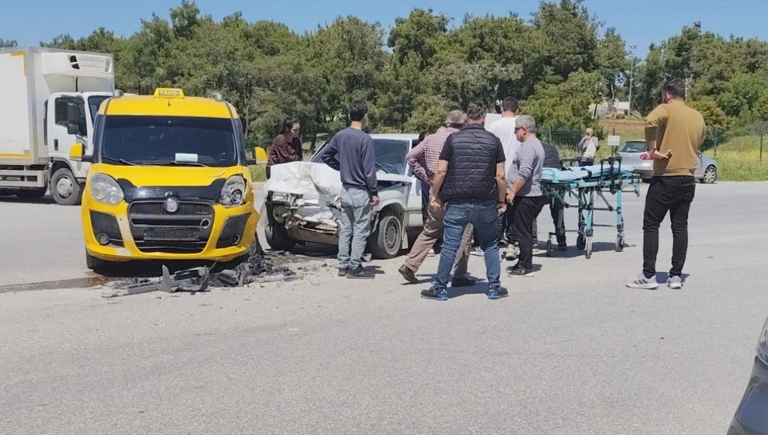 Manavgat’ta taksi ile otomobil çarpıştı: 2 yaralı 6 manavgatta taksi ile otomobil carpisti 2 yarali 2 jMJK17iu