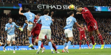 manchester-city-liverpoolu-3-0-ile-gecti-ZQqYNs4Y.jpg