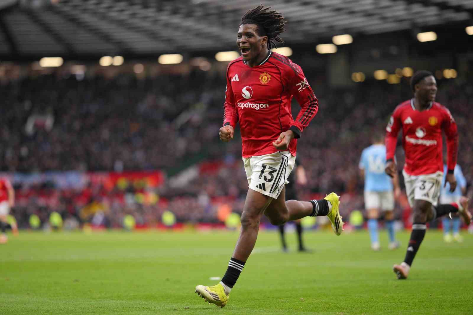 manchester derbisinde kazanan kirmizilar oldu 0 WfCJWygH
